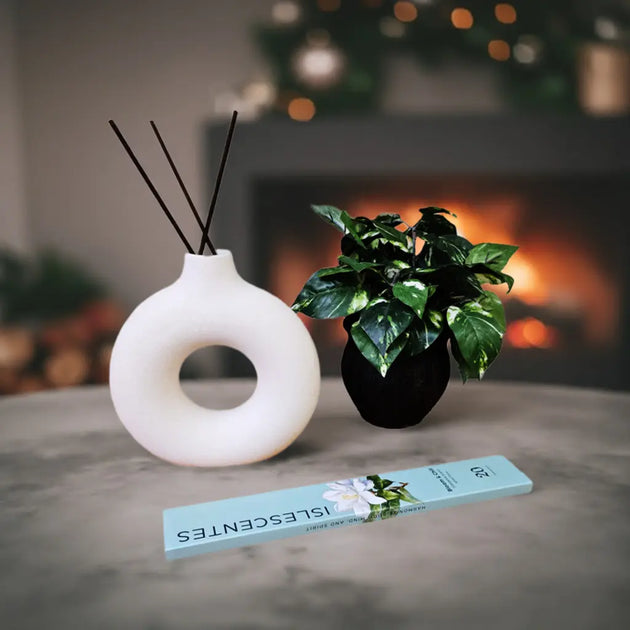 Islescentes Bloom Chill Natural Aromatherapy Gardenia Incense Table